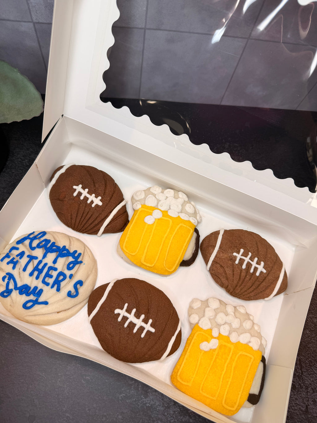 🏈🍺 Father’s Day Football & Beers Concha Box