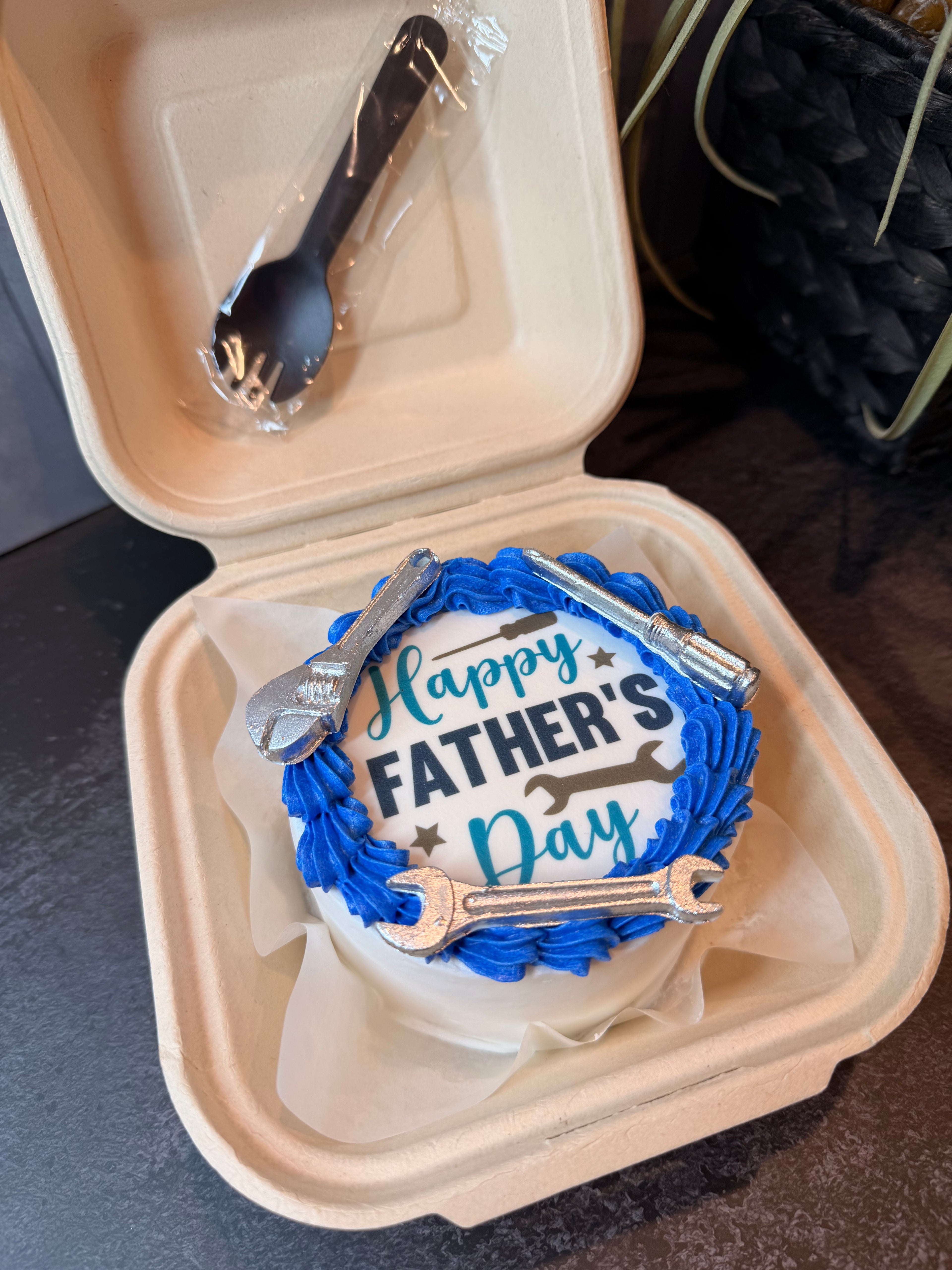 🔧 Father’s Day Vanilla Bento Cake