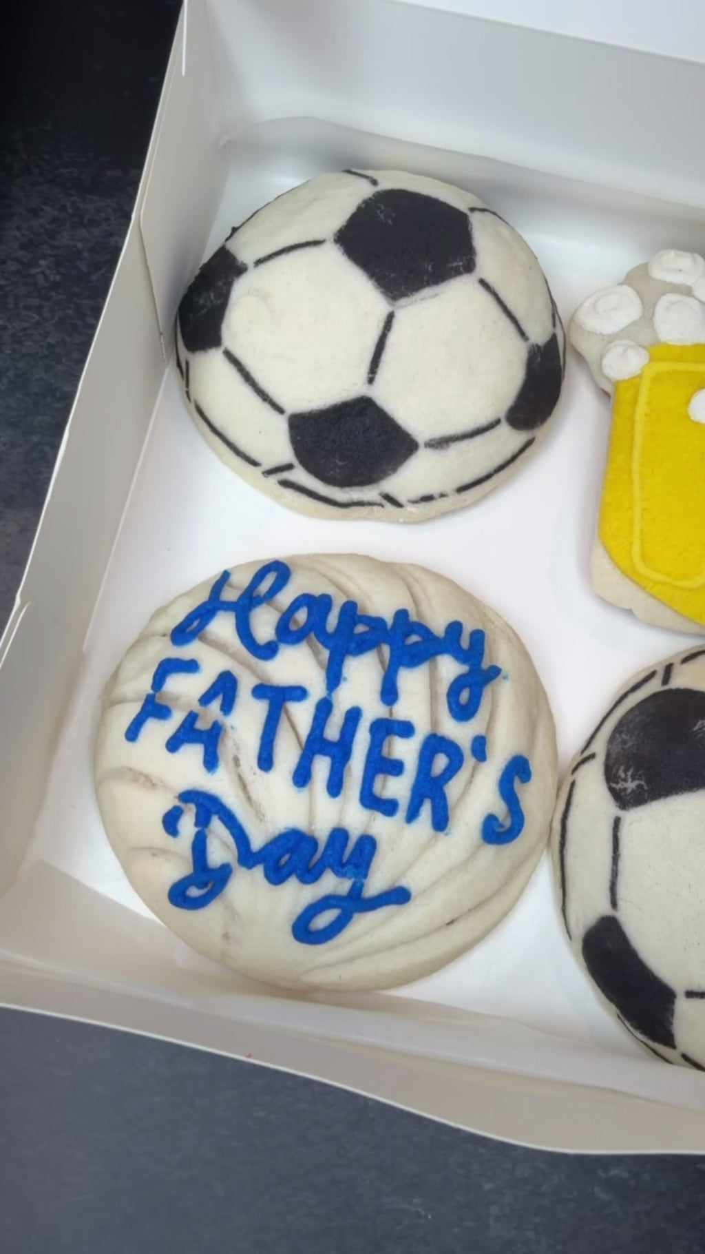 ⚽🍺 Father’s Day Soccer & Beers Concha Box